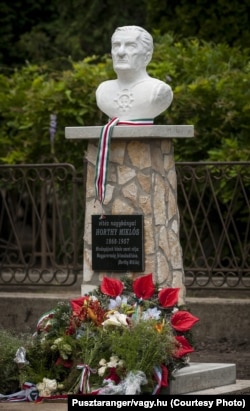 Monumentul lui Horthy dezvelit la Hencida în Ungaria (Foto: Pusztaranger/vagy.hu)