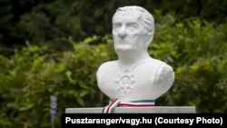 Помнік Хорці ў Будапэшце