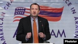 Armenia - Outgoing U.S. Ambassador Richard Mills delivers a farewell speech at the American Chamber of Commerce in Yerevan, 9 October 2018.