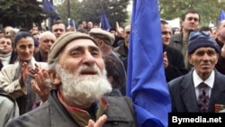 Оппозиция обещает Саакашвили стотысячный митинг протеста против его политики