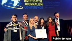 Команда проекту YanukovychLeaks на врученні відзнаки міжнародного конкурсу Global Shining Light Award