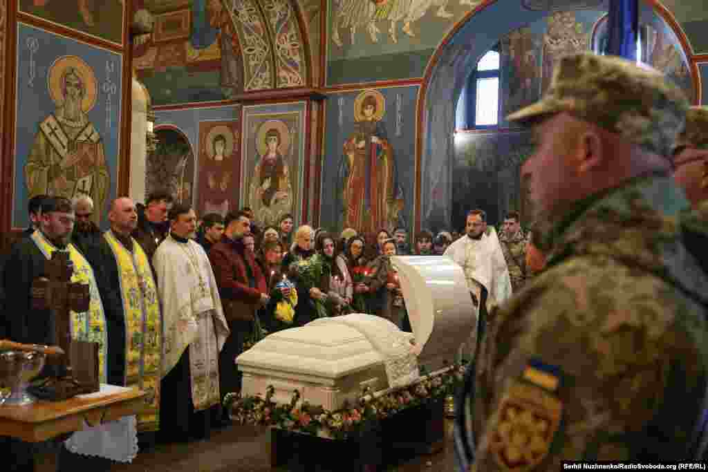 Прощання з офіцеркою Вікторією Бобровою («Квіткою») у Михайлівському Золотоверхому соборі. Київ, 30 квітня 2026 року