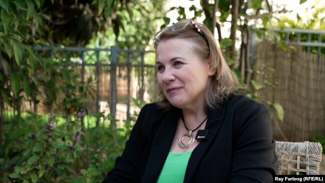 Ksenia Svetlova, drejtoreshë ekzekutive e një organizate jofitimprurëse të quajtur ROPES (Organizata Rajonale për Paqe, Ekonomi dhe Siguri).