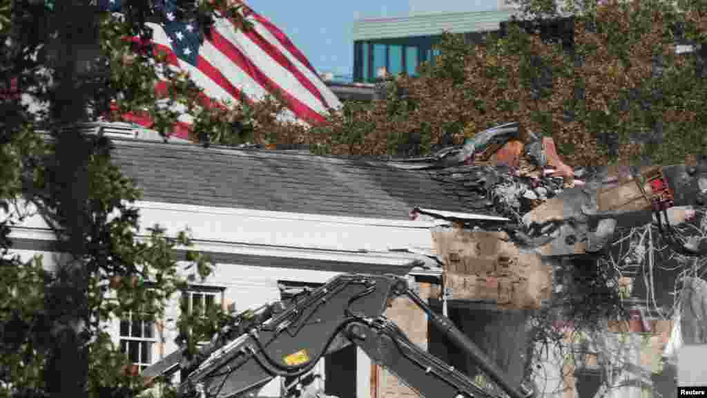 Már dolgoznak a bontógépek a Fehér Ház területén. Új bálterem épül a nagyobb volumenű fogadások megtartására