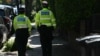 Policajci patroliraju ispred kuće britanskog premijera Keira Starmera u Londonu 13. 5. 2025.