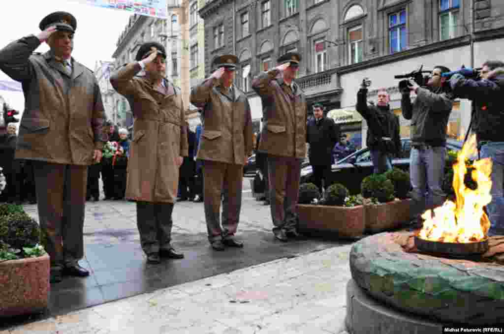 Polaganje cvijeća na spomen obilježje Vječna vatra, Sarajevo, 25.11.2011. 