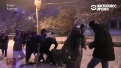 Полицейские в Ереване пытаются арестовать оппозиционную «елку» (видео)