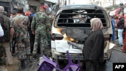 در مدت بیش از دو سالی که حمص در دست شورشیان بود٬ حدود دو هزار و ۲۰۰ تن در این شهر در اثر بمباران‌های روزمره کشته شده‌اند