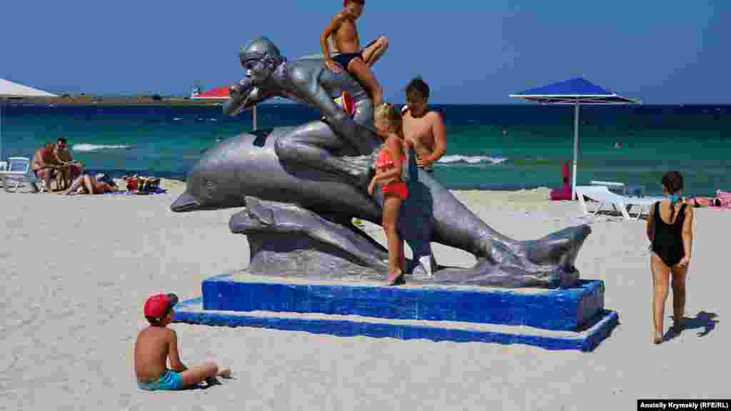 Візитна картка селищного пляжу &ndash; скульптура &laquo;Іхтіандр&raquo;