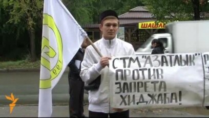 Казанда хиҗап киюне тыюга каршы пикет үтте