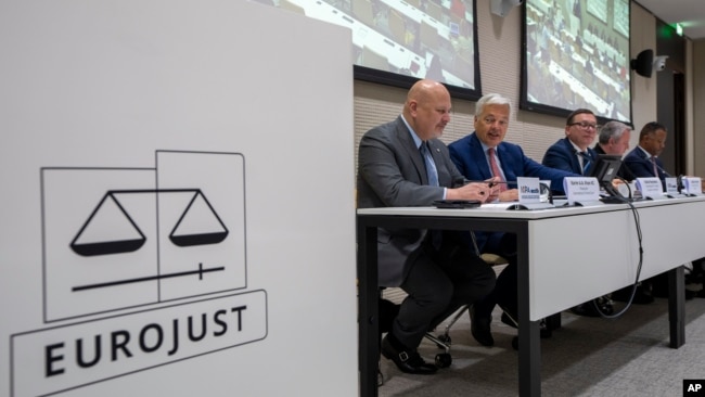 The new center, at the offices of the EU’s Eurojust justice agency, includes prosecutors from Ukraine, the EU, the United States, and the International Criminal Court (ICC), which is also located in The Hague.