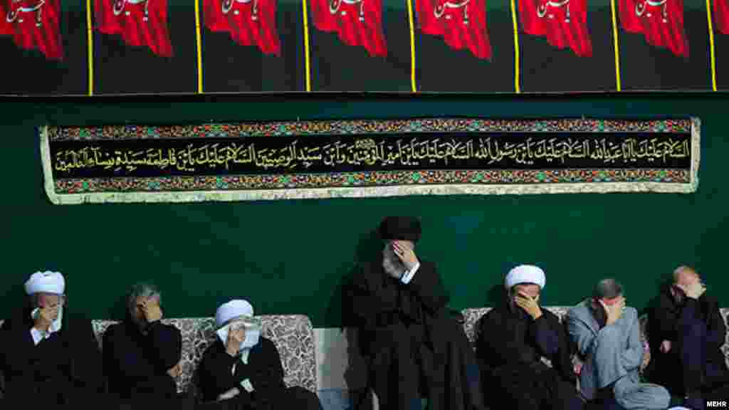 مراسم عزاداری در حسینیه آیت الله خمینی با حضور رهبر جمهوری اسلامی ایران