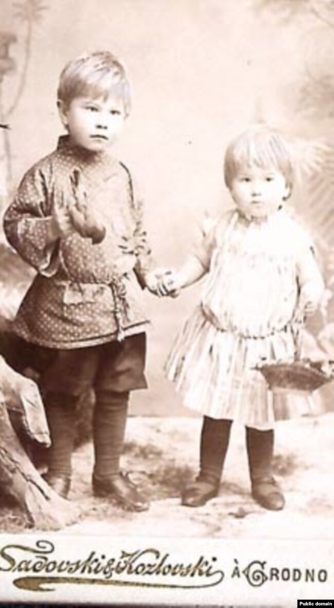Максім Багдановіч са старэйшым братам Вадзімам, 1893