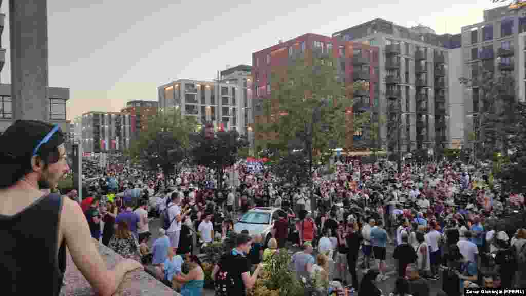 Crowds outside Belgrade's Palace of Justice on June 29, the second day of antigovernment protests.Protesters are calling for the release of those arrested during earlier demonstrations, among other demands.