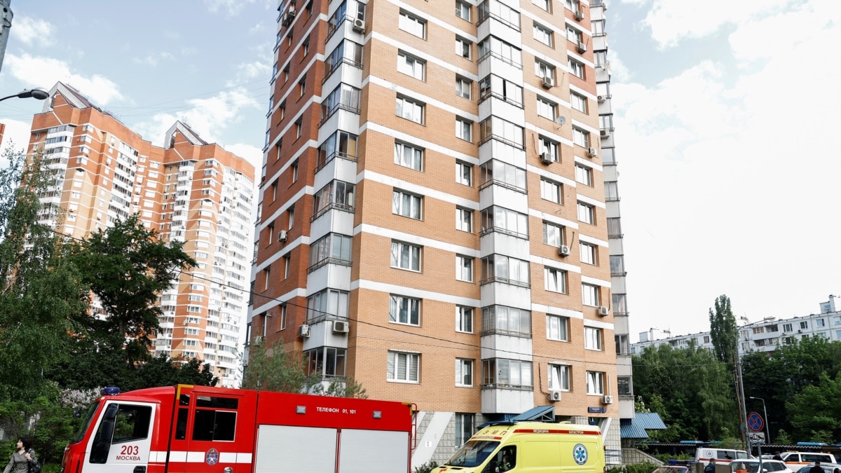 В Москве беспилотники попали в жилые дома