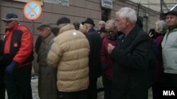 Архивска фотографија: Протест на пензионери во Велес за носење на буџетот за 2013 година. 