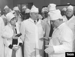 Михайло Горбачов під час візиту до Чорнобильської АЕС. 1989 рік