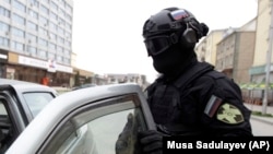 Сотрудник полиции в Чечне (иллюстративное фото)