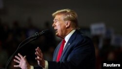 Donald Trump nu este primul președinte american care critică aliații din NATO că nu cheltuiesc destul pentru apărare. Aproape toți au făcut-o. Niciunul, însă, înaintea lui, nu a folosit asemenea expresii. 