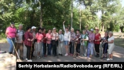 Участники ОО "Вік щастя" на занятиях скандинавской ходьбой