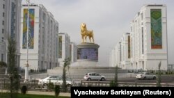 Ашхободдаги чорраҳалардан бири