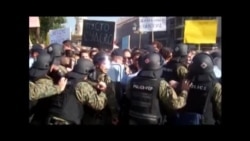 Policia pengon protestën e gazetarëve në Shkup 