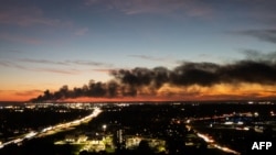 دود از محل سقوط طیاره بابری بلند شده است