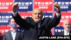  Rudy Giuliani, fostul primar din New York, este avocatul care conduce campania în justiție a președintelui Trump împotriva modului cum s-au desfășurat alegerile prezidențiale din 3 noiembrie. 