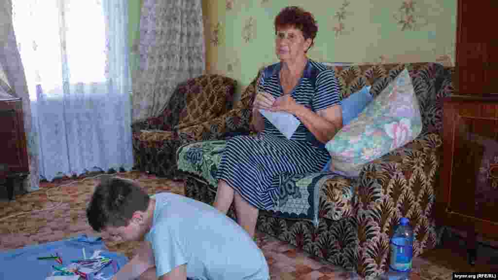 Дома Сенцова ждут мать Людмила и двое детей&nbsp;&ndash; Алина и Владислав