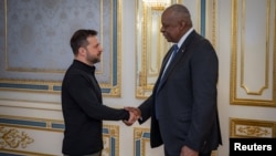 Ukrainian President Volodymyr Zelenskiy (left) welcomes U.S. Defense Secretary Lloyd Austin before their meeting in Kyiv on October 21.