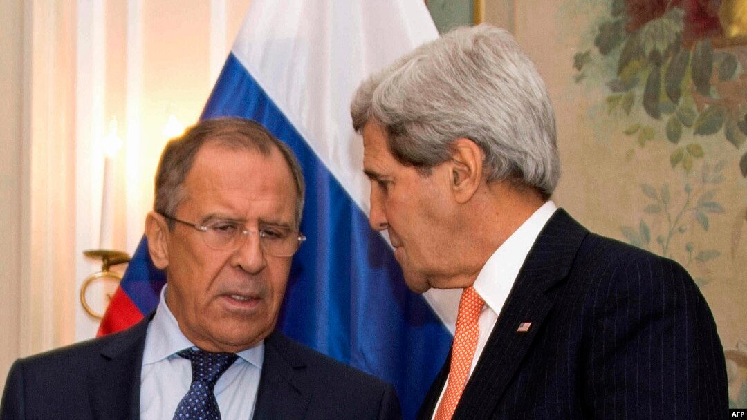 Госсекретарь США Джон Керри и министр иностранных дел России Сергей Лавров на встрече в Мюнхене 7 февраля 2015 года