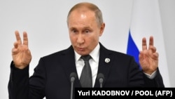 «Критика Гіркіна та Ходаковського безпрецедентно пряма порівняно з їхніми попередніми нападками на Кремль. Ці відверті наступи на Путіна можуть відображати розбіжності між провоєнною спільнотою та президентом Росії», – ISW