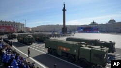 Парад в Санкт-Петербурге (Архивное фото)