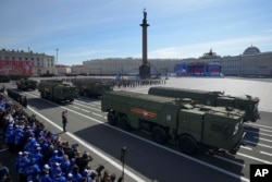Ракетные установки "Искандер" на военном параде в Санкт-Петербурге, 9 мая 2023 года