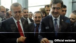Վրաստանի նախագահ Միխեիլ Սաակաշվիլին և Թուրքիայի վարչապետ Ռեջեփ Էրդողանը Սարպիի արդիականացված սահմանային անցակետի բացման ժամանակ, 31-ը մայիսի, 2011թ․
