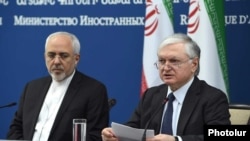 Armenia - Foreign Ministers Edward Nalbandian and Mohammad Javad Zarif at a news conference in Yerevan, 28Nov2017