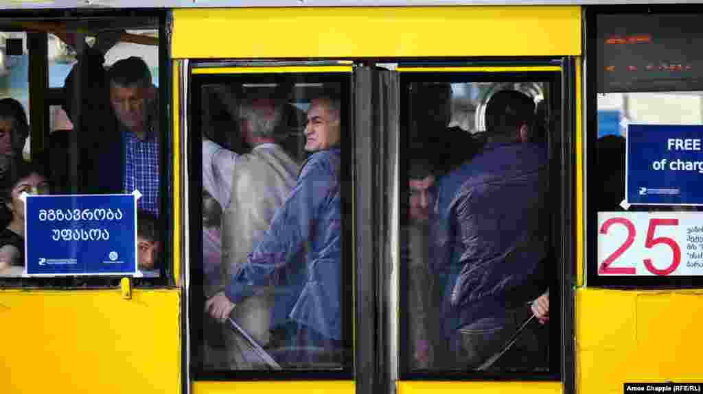 Buses shuttle passengers during the second day of a subway strike in Tbilisi on June 5. (RFE/RL /Amos Chapple)