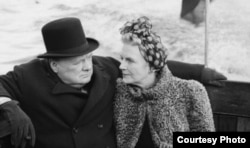 Уинстон Черчилль с женой Клементиной
