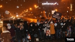 Участники акции протеста валютных заемщиков перекрыли 1-ю Тверскую-Ямскую улицу 