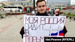 Олег Емельянов на одиночном пикете в октябре 2019 года. Казань