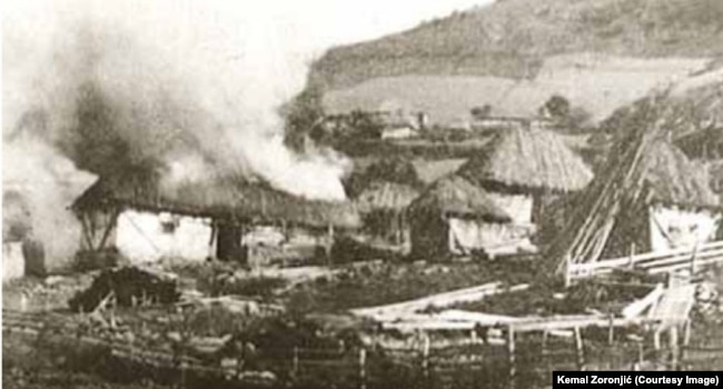 Shtëpitë e djegura në fshatin Bihor nga njësitë çetnike të Pavlle Gjurishiqit. Janar, 1943.