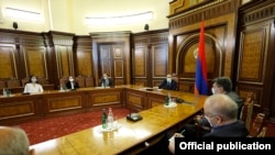 Armenia -- Prime Minister Nikol Pashinian meets with representatives of opposition parties, Yerevan, October 12, 2020.