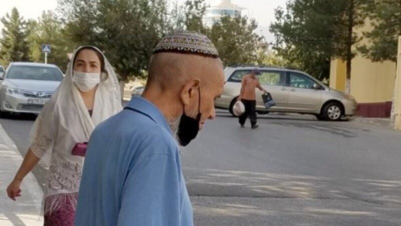 Türkmenistanda awtoulag sürüjileri gara maska üçin saklaýarlar