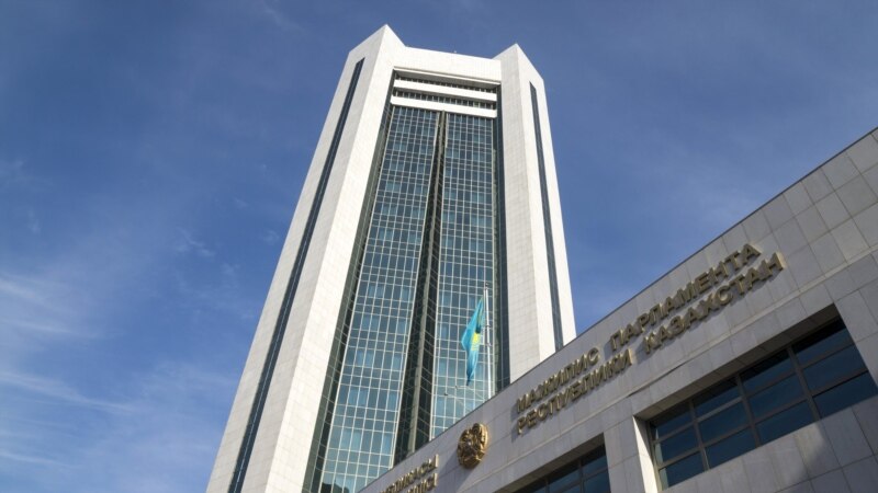 Одобрен проект, предусматривающий пожизненное руководство Назарбаева Совбезом 