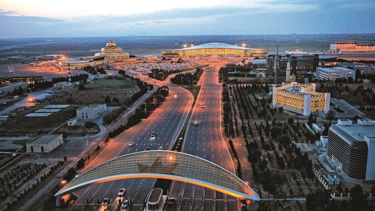 Baku airport. Аэропорт Гейдар Алиев. Аэропорт Баку. Аэропорт Азербайджана Баку. Аэропорт города Баку.