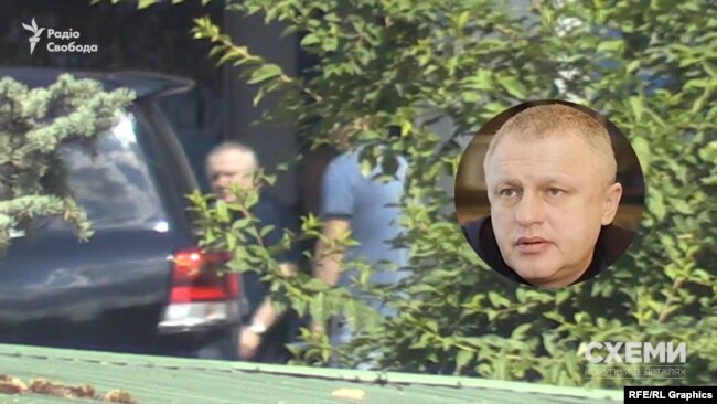 На мить у кадр потрапив Ігор Суркіс