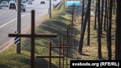 Так выглядели придорожные кресты до начала сноса