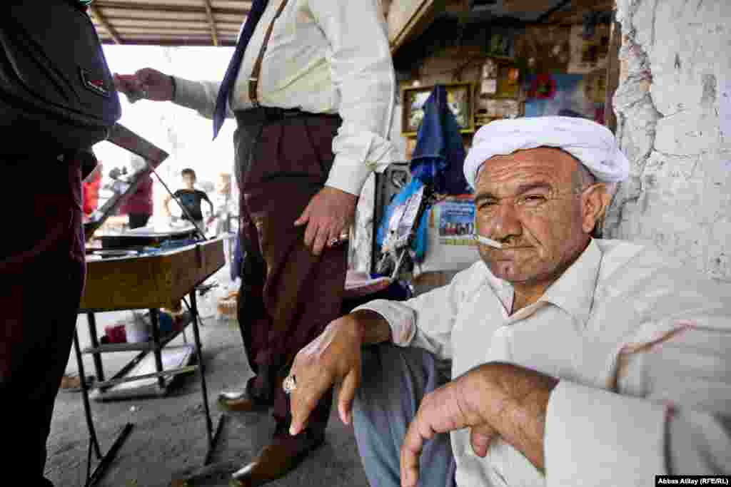 A trader takes a smoke break near the Kirkuk Citadel.