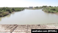 Заброшенная водная преграда на реке Мургап. Туркменистан. (Фото из архива) 