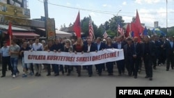 Sa protesta u Dečanima 26. maja 2016.  